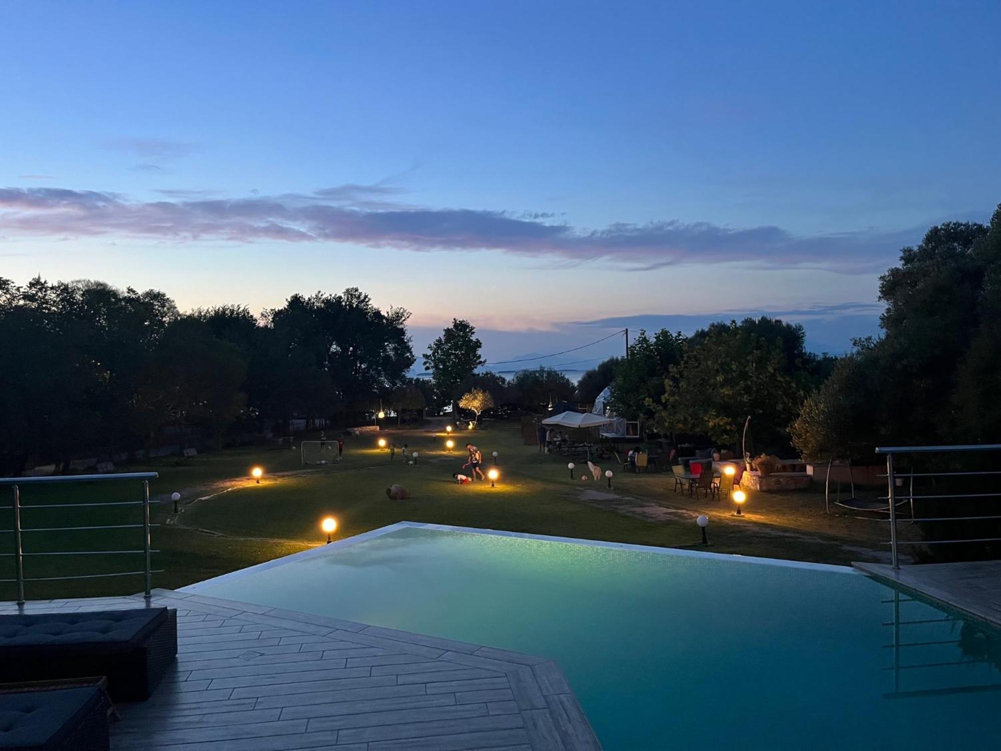 Manna Gea Glamping Domes Hotel Vonitsa Exterior foto