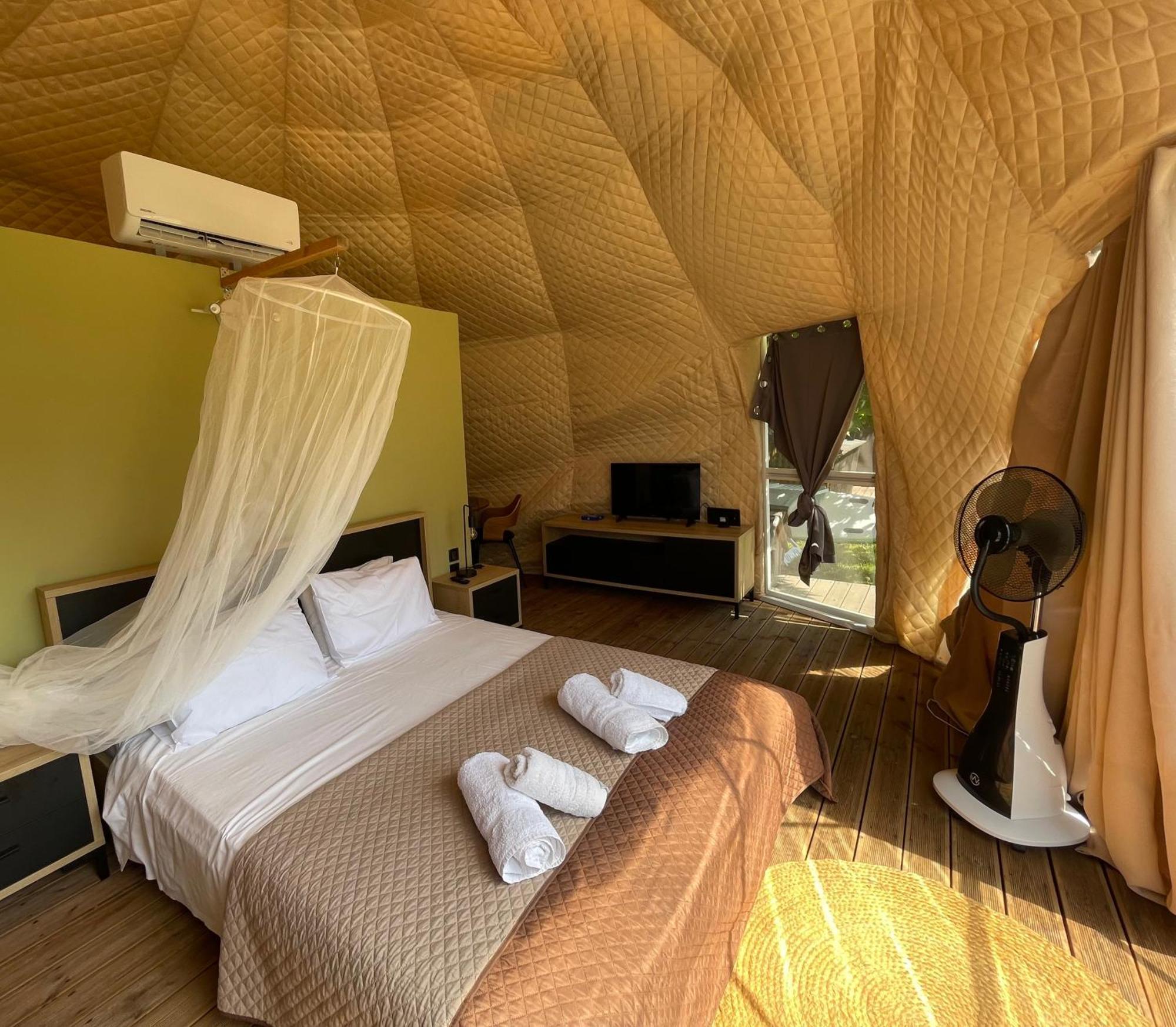 Manna Gea Glamping Domes Hotel Vonitsa Exterior foto